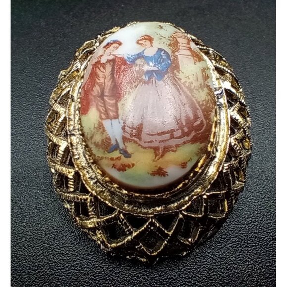 Pendant Necklace Brooch Set Vintage Germany Courting Scene 21 In Gold Tone Chain - Picture 8 of 15